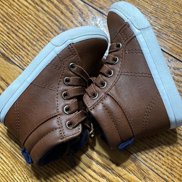 Cat & Jack brown chukka  boots w/blue liner.  Baby size 5.  Excellent condition. - Picture 5 of 10
